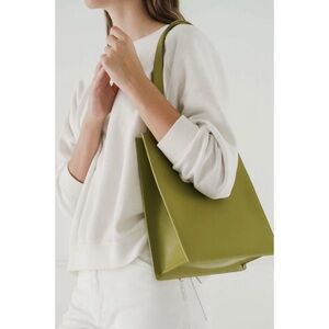 RARE NWT Baggu Medium Retail Tote in Avocado